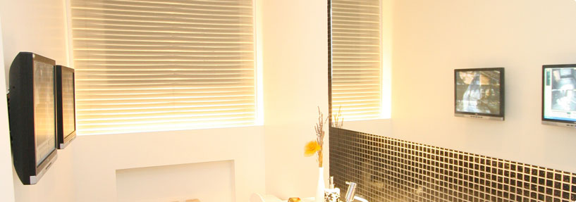 <b> Controle de Iluminação </b><br/>
Flexibilize seus ambientes montando uma cena de iluminação específica para cada uso do mesmo. Monte cenários a partir de qualquer lugar do mundo.